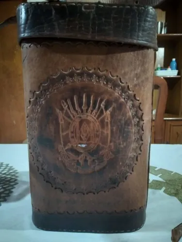 Mateira Tradicional Gaúcha em Couro Legítimo Entalhado (Brasão do RS)