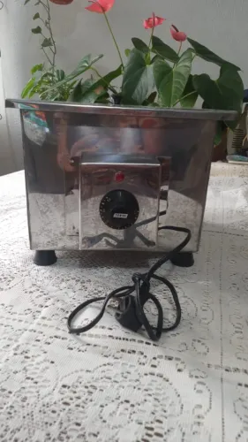 DESAPEGO Derretedeira de Chocolate Tonini 127V + 40 Formas de Brinde + Balança doméstica
