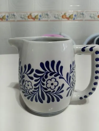 Leiteira Ceramarte em porcelana 