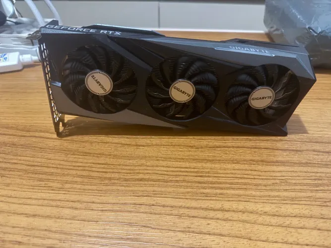 Placa de vídeo RTX 3050 8GB GIGABYTE em ótimo estado
