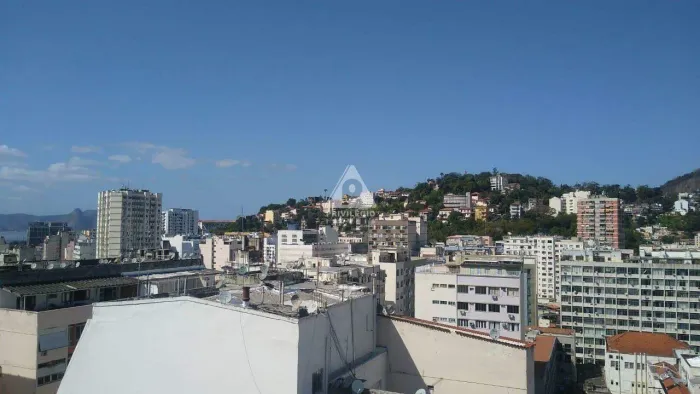 APARTAMENTO COM 2 QUARTOS, COM 1 VAGA DE GARAGEM E VISTA PRA CRISTO NO CENTRO DO RIO
