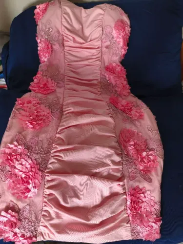Vestido rosa para festa. 125 por 65,00.