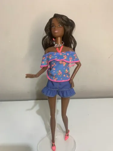 Boneca Barbie articulada