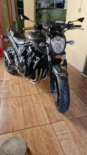 Bandit N/1250 cilindradas super conservada. 