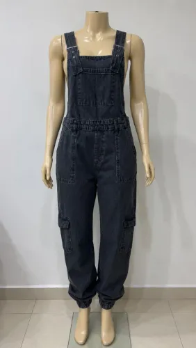 Macacão jardineira jeans preto