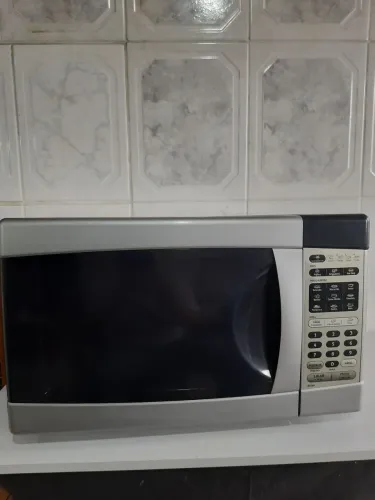 Micro-ondas Electrolux ME28X COM GRILL, INOX, 28L, 127V, funcionando perfeitamente