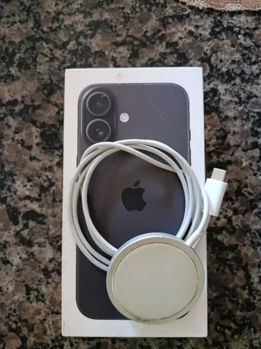 Caixa iPhone 16 e carregador Megasafe
