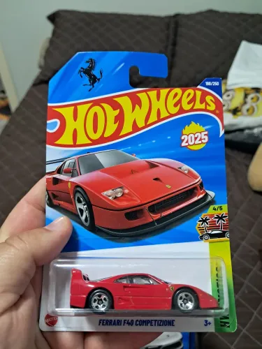Hot wheels ferrari f40 vermelha