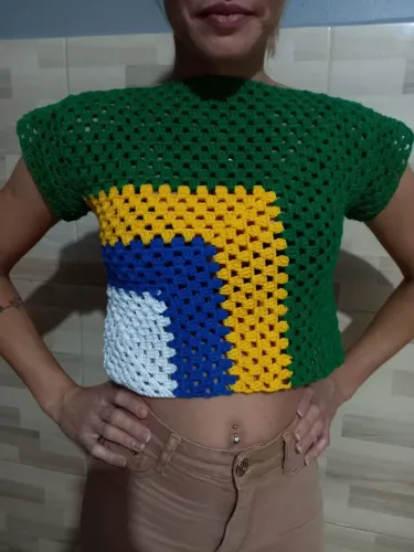 Blusas em croche tam P(faço sobre encomendas de cores e tamanhos)