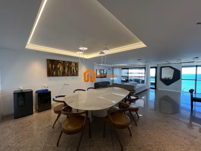 Um Cartão Postal Particular: 364m² com Vista Mar e Varanda Gourmet