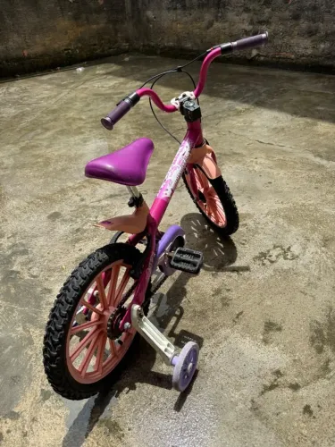 Bicicletas infantis - menino e menina