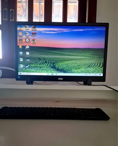 Monitor AOC E970SW 18,5" VGA + Cabo de Força