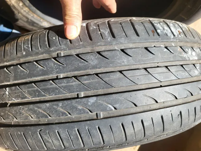 Pneu semi novo 205/55/16 < 1 pneus