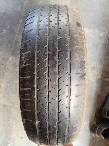 Pneu aro 16/215/65