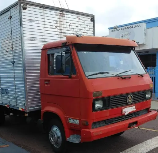 Caminhão baú Volksvagen Vw 790 ano 1993 hidráulico ótimo estado.