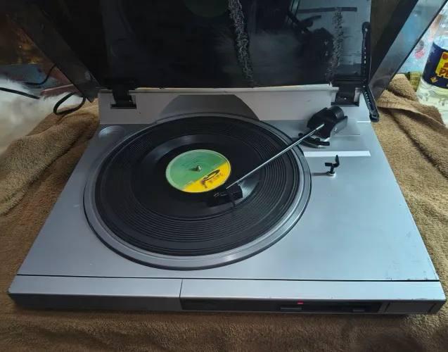 Toca discos raro Akai A2 defeito