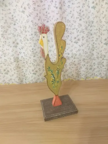 Galo Decorativo em MDF Pintado à Mão 26 cm em perfeito estado