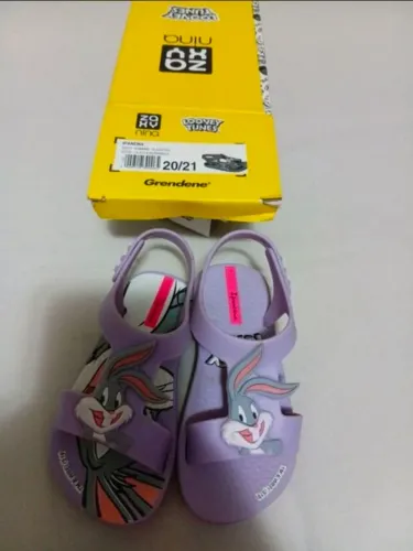 Sandália infantil Ipanema zaxynina looney Tunes
