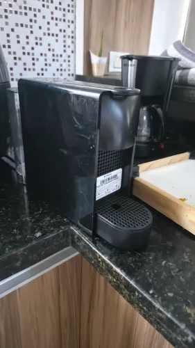 CAFETEIRA NESPRESSO ESSENZA MINI 127v