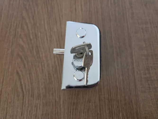 Fechadura Arouca 1520 cromada para porta de vidro