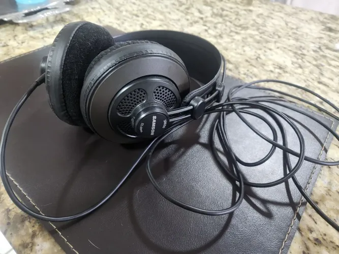 Fone Ouvido Sanson Sr 850, ótimo para studio de musica, ou ouvir música, som impecável.