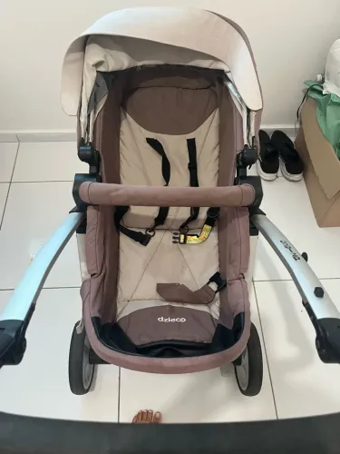 Carrinho de bebê , desmontável . 250,00