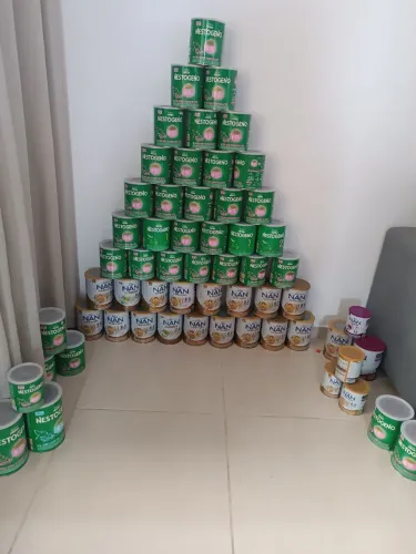 Latas de leite vazias para decoração
