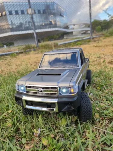 Toyota Land Cruiser Pro RC 4x4 Escala 1:12 com Setas e Faróis LED | Frete Grátis e Cartão