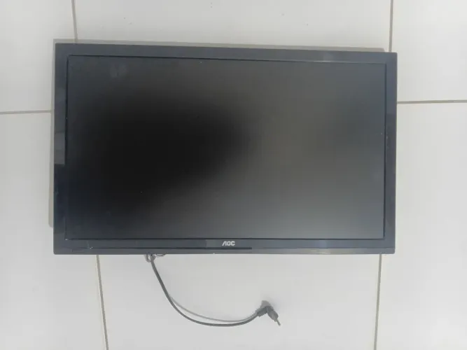 TV televisão AOC 24 polegadas com defeito