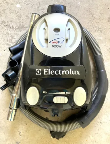 Aspirador Electrolux EasyBox 1600W
