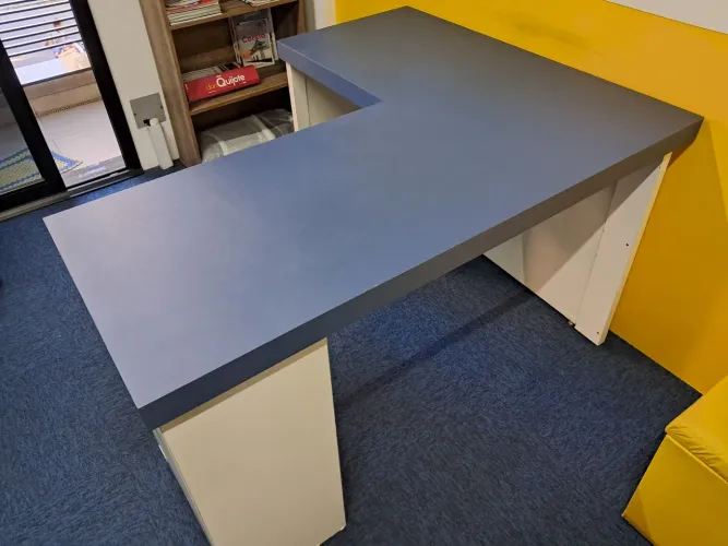 Mesa Escritório em L, desmontável em ótimo estado!