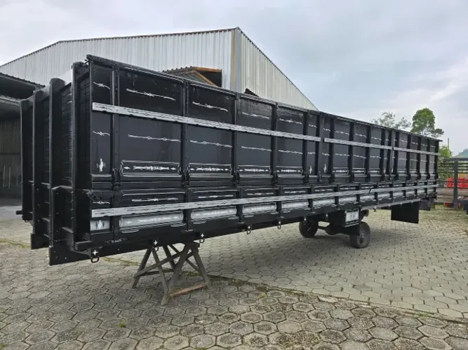 Carroceria Graneleira para Bi-truck 9,00m