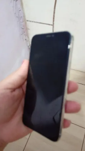 Vende-se iPhone ou trocasse em um moto g 22 com  torna pra mim