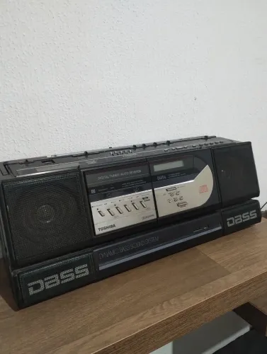 Antigo rádio Toshiba, não liga.