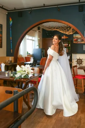 Vestido de noiva sob medida, usado apenas 1 vez.
