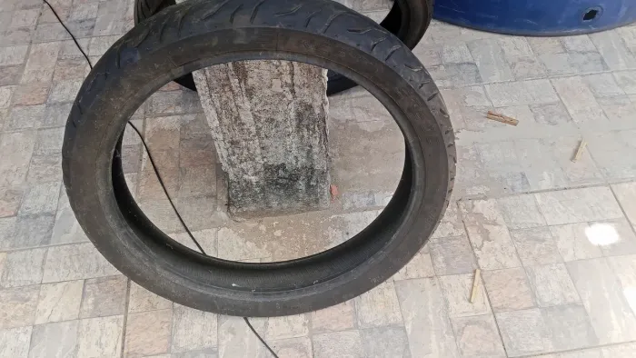 Pneu traseiro moto