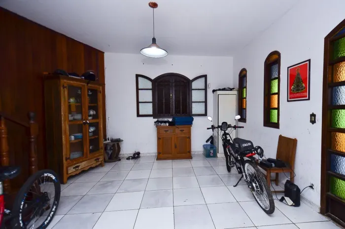 Casa à Venda - Fernão Dias, 3 Quartos, 238 m2