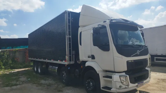 Volvo VM 330  8x2 Câmbio Manual
