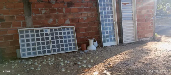 uma porta de ferro 2.10×80 220 reais e uma janela de ferro de serralheria de 1×2