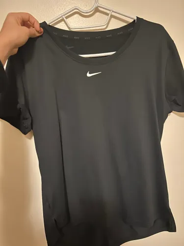 Blusa Nike dri fit P 