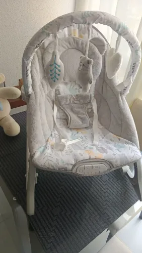 Cadeira de descanso musical urso polar Maxi Baby até 18kg. Super conservada!