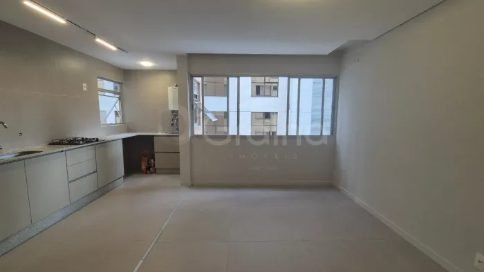 Apartamento para Venda em Florianópolis, Centro, 2 dormitórios, 1 banheiro, 1 vaga