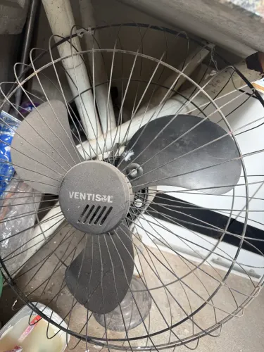 Vendo ventilador tufão de parede