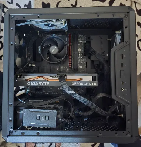 Gabinete Cooler Master Q300l - 4 fans - Usado em ótimo estado