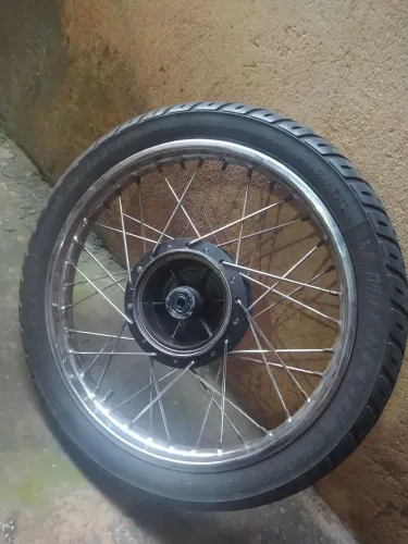 Roda dianteira da titan 125 com pneu semi novo michellin