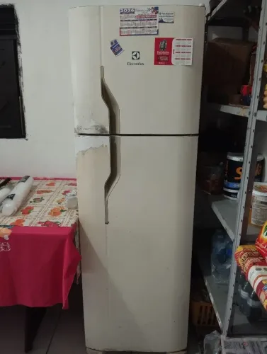 Geladeira Electrolux DF35A ( DEFEITO )