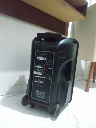 Caixa de som amplificadora portátil