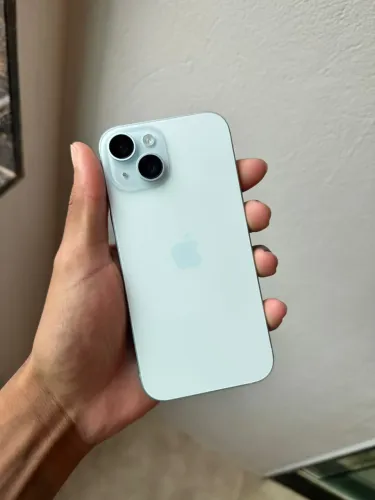 iPhone 15 256gb 84% bateria