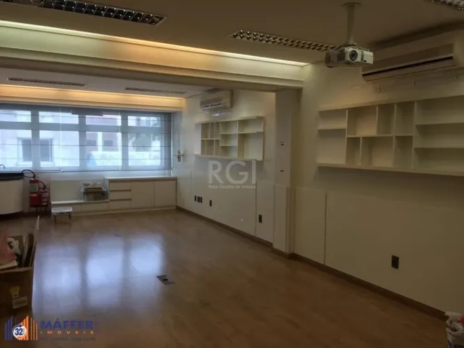 Conjunto/Sala para Venda - 73.6m², 0 dormitórios, Petrópolis