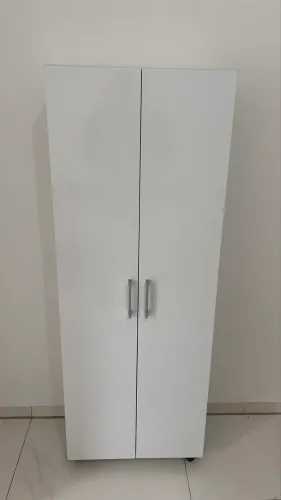 VENDO ARMÁRIO MULTIUSO EM EXCELENTE ESTADO